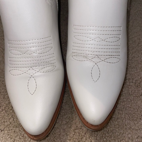 Boots - Picture 3 of 4